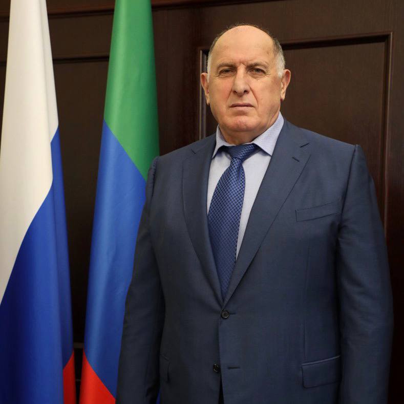 Абдулмуслим Абдулмуслимов поздравил работников налоговых органов с профессиональным праздником 