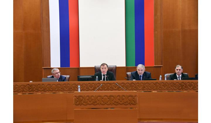 Проект республиканского бюджета на 2025-2027 годы принят в первом чтении