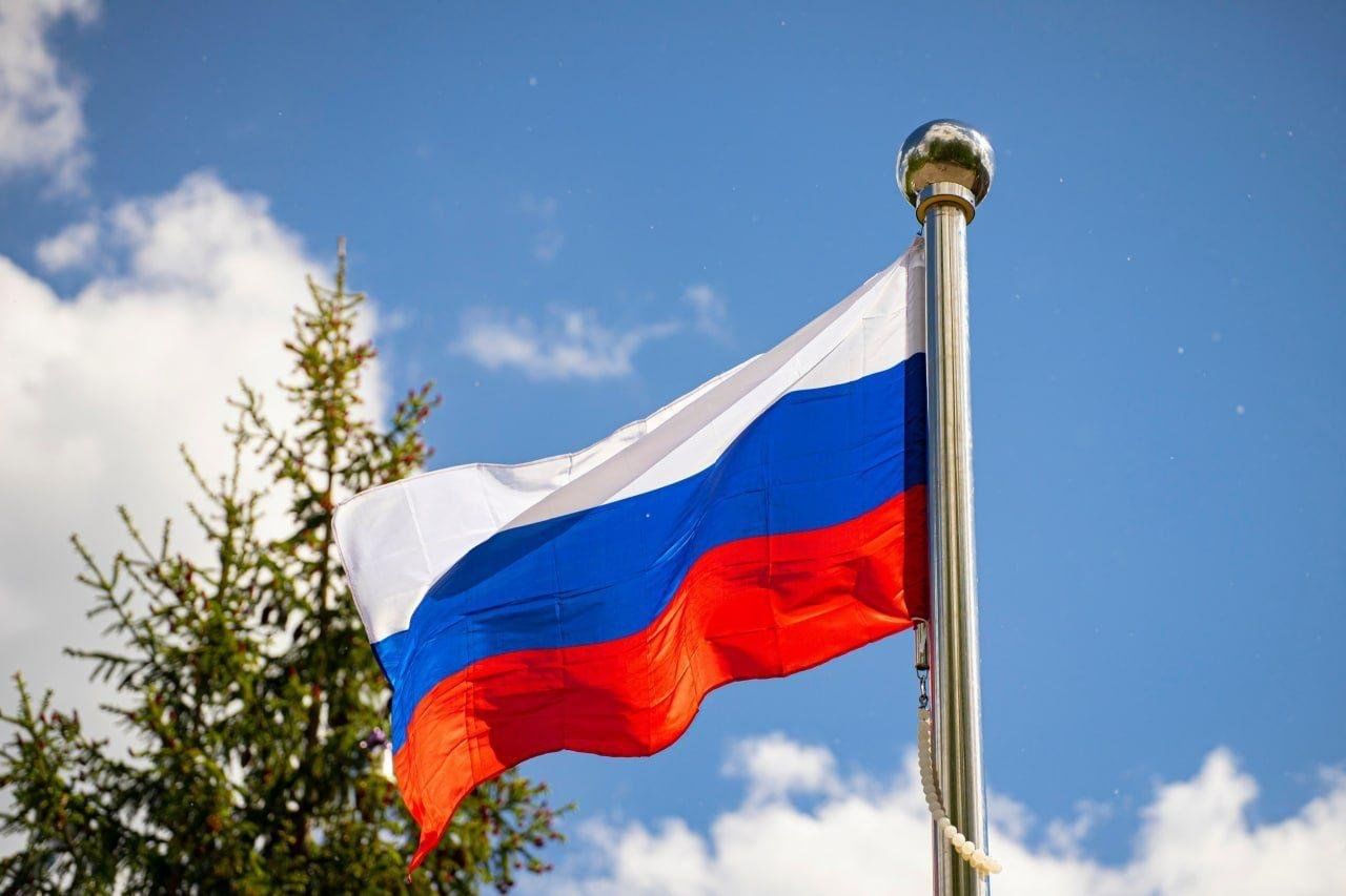 «Я поднимаю свой флаг моего государства»