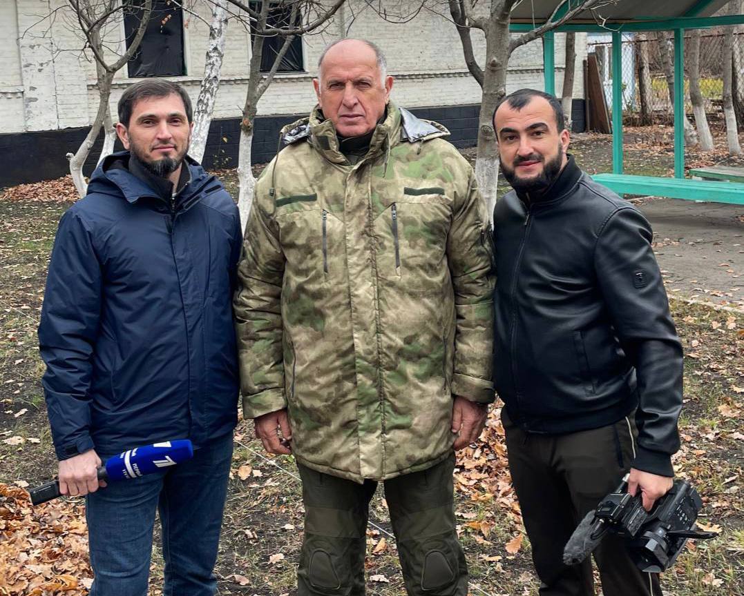 Абдулмуслим Абдулмуслимов поздравил журналистов Первого канала с получением высоких государственных наград