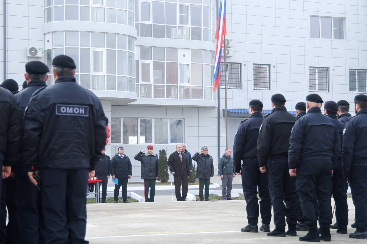 Сергей Меликов поздравил сотрудников СОБРа с открытием нового здания 