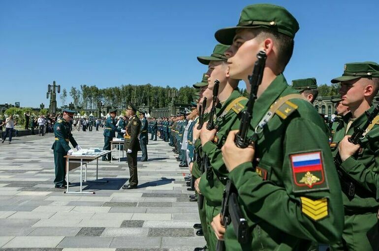 Владимир Путин поручил представить идеи по улучшению сети военно-учебных заведений 