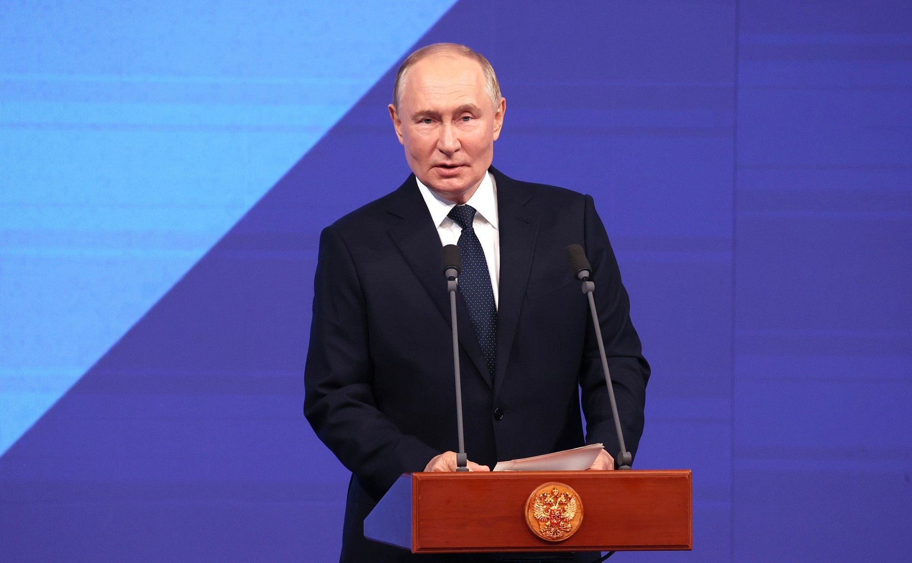 Приветствие Владимира Путина участникам и гостям XVII Внеочередного съезда Союза писателей России