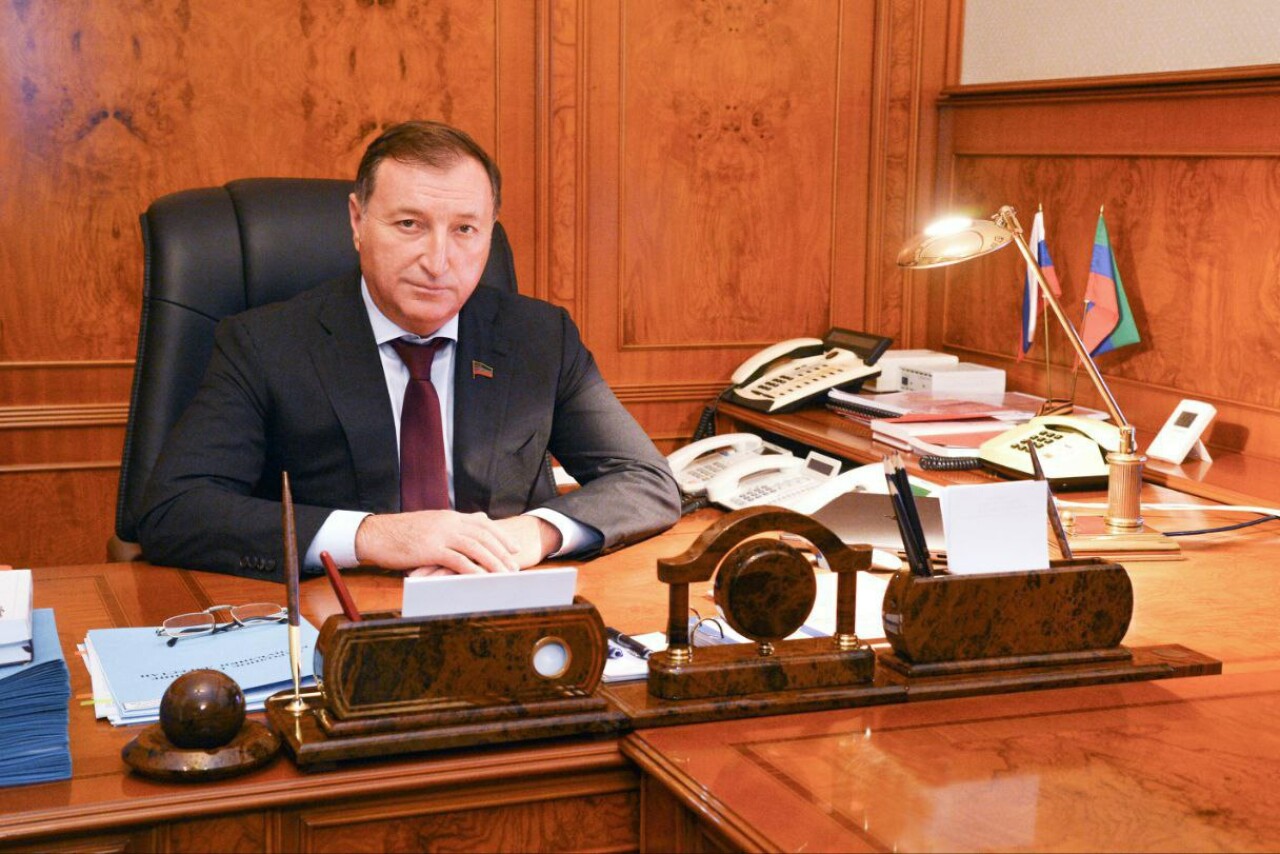 Заур Аскендеров поздравил сотрудников скорой медицинской помощи с праздником