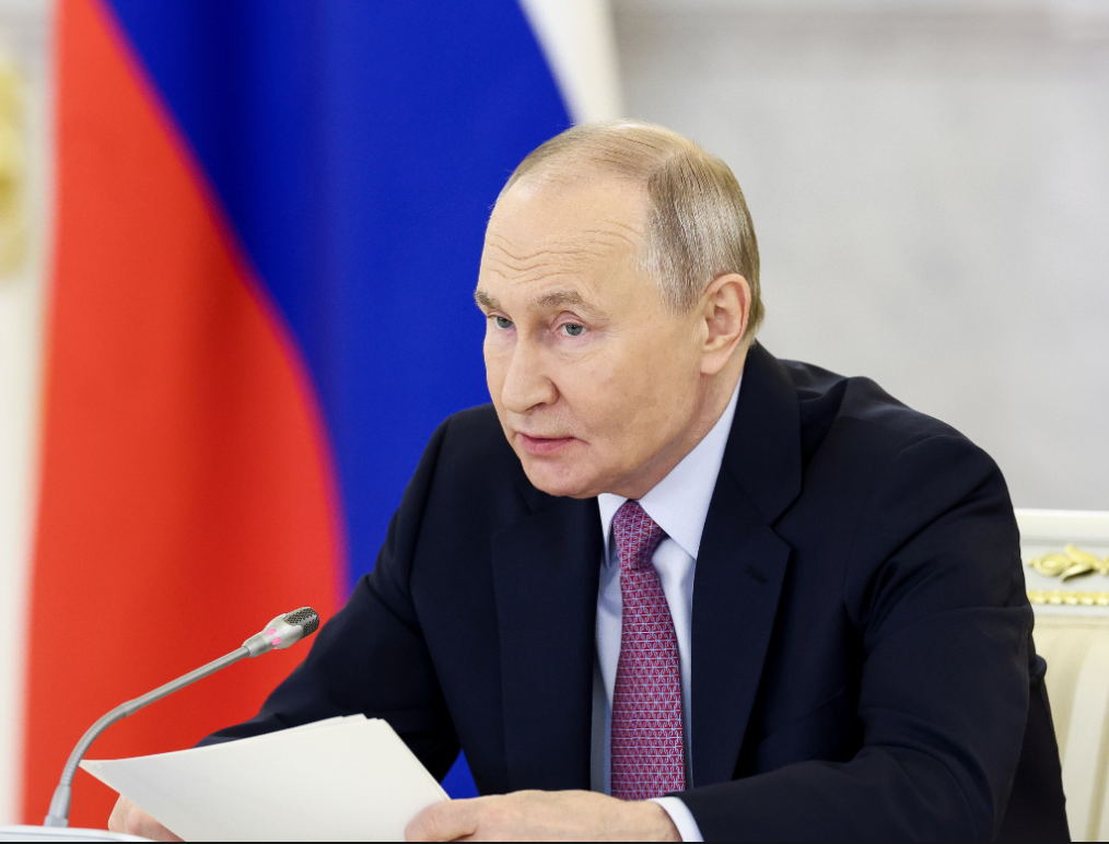 Путин открытками поздравил ветеранов с 80-летием Победы
