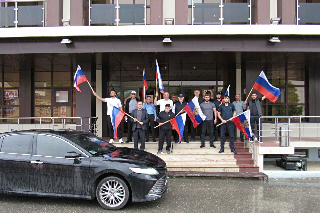 В Гумбетовском районе прошел патриотический автопробег в честь Дня России