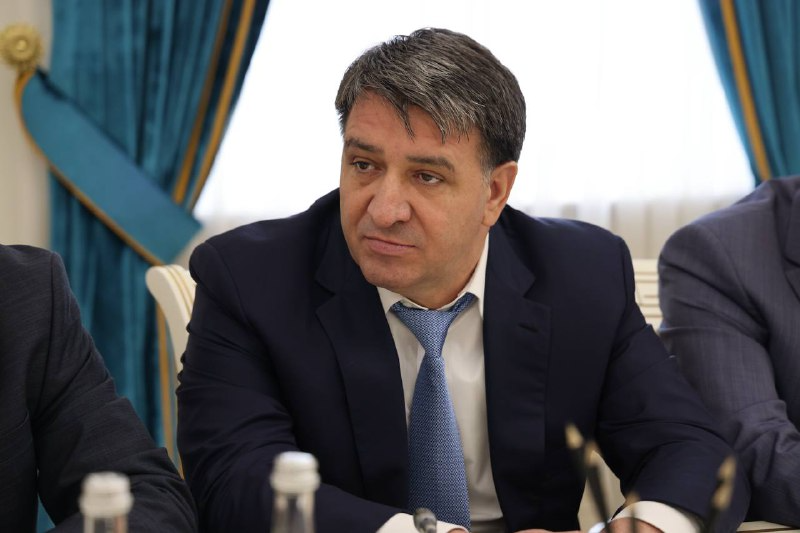 Сергей Меликов представил исполняющего полномочия главы Махачкалы Джамбулата Салавова.