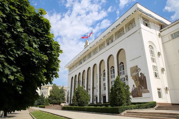  Сергей Меликов провел совещание с руководителями органов власти республики по задачам на август