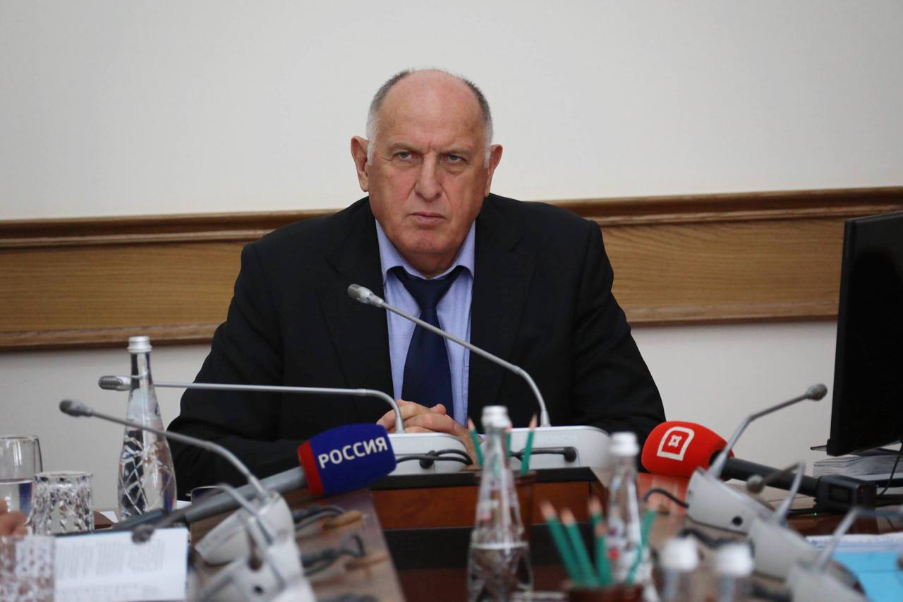 Абдулмуслим Абдулмуслимов призвал отойти от практики «стихийного набора выпускников» дагестанскими вузами