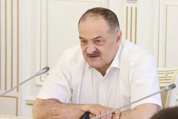 Глава Дагестана поручил принять меры для наведения порядка в системе выдачи медицинских заключений