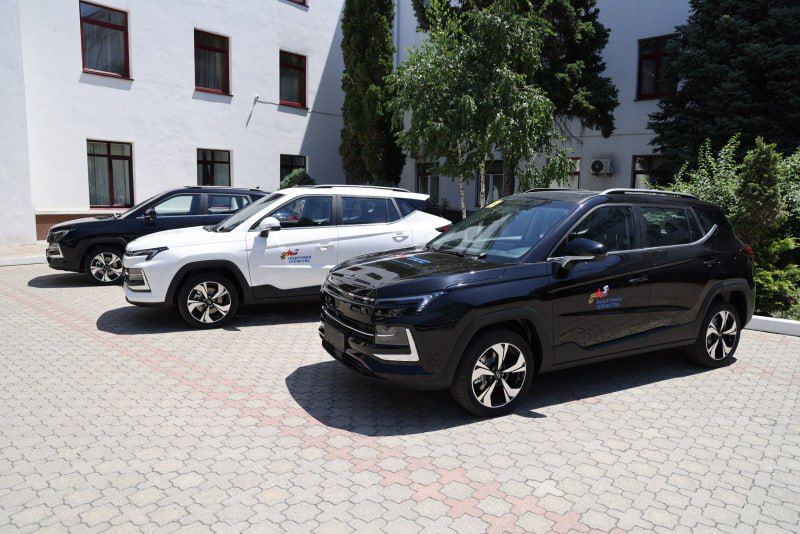 Новые автомобили «Москвич» передали ветеранам СВО в Дагестане