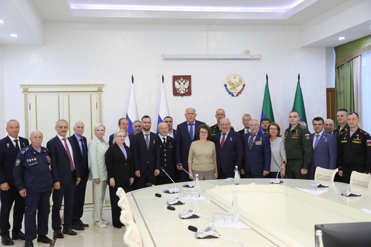 Абдулмуслим Абдулмуслимов встретился с Героями России - участниками акции «Вахта Героев Отечества»