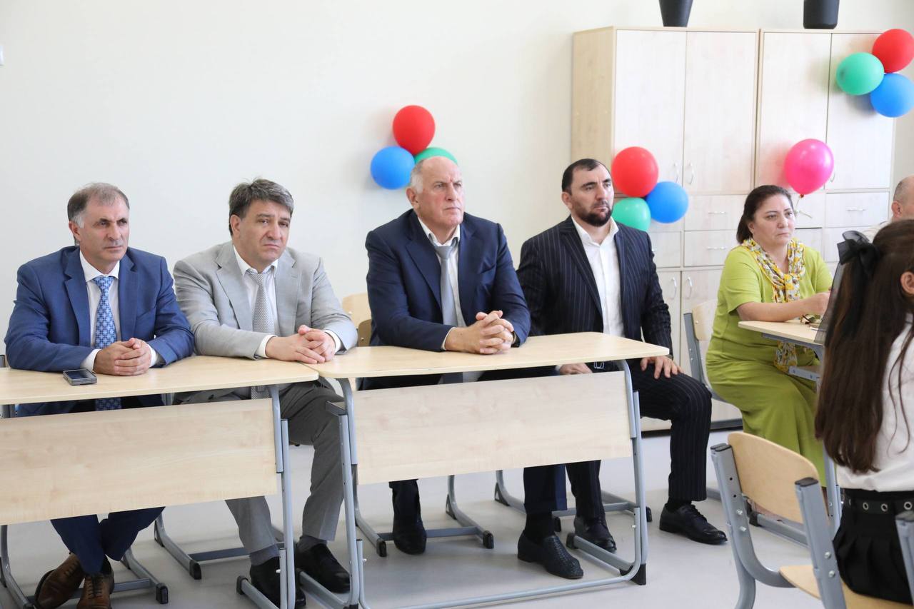 Абдулмуслим Абдулмуслимов принял участие в Уроке мужества в День знаний