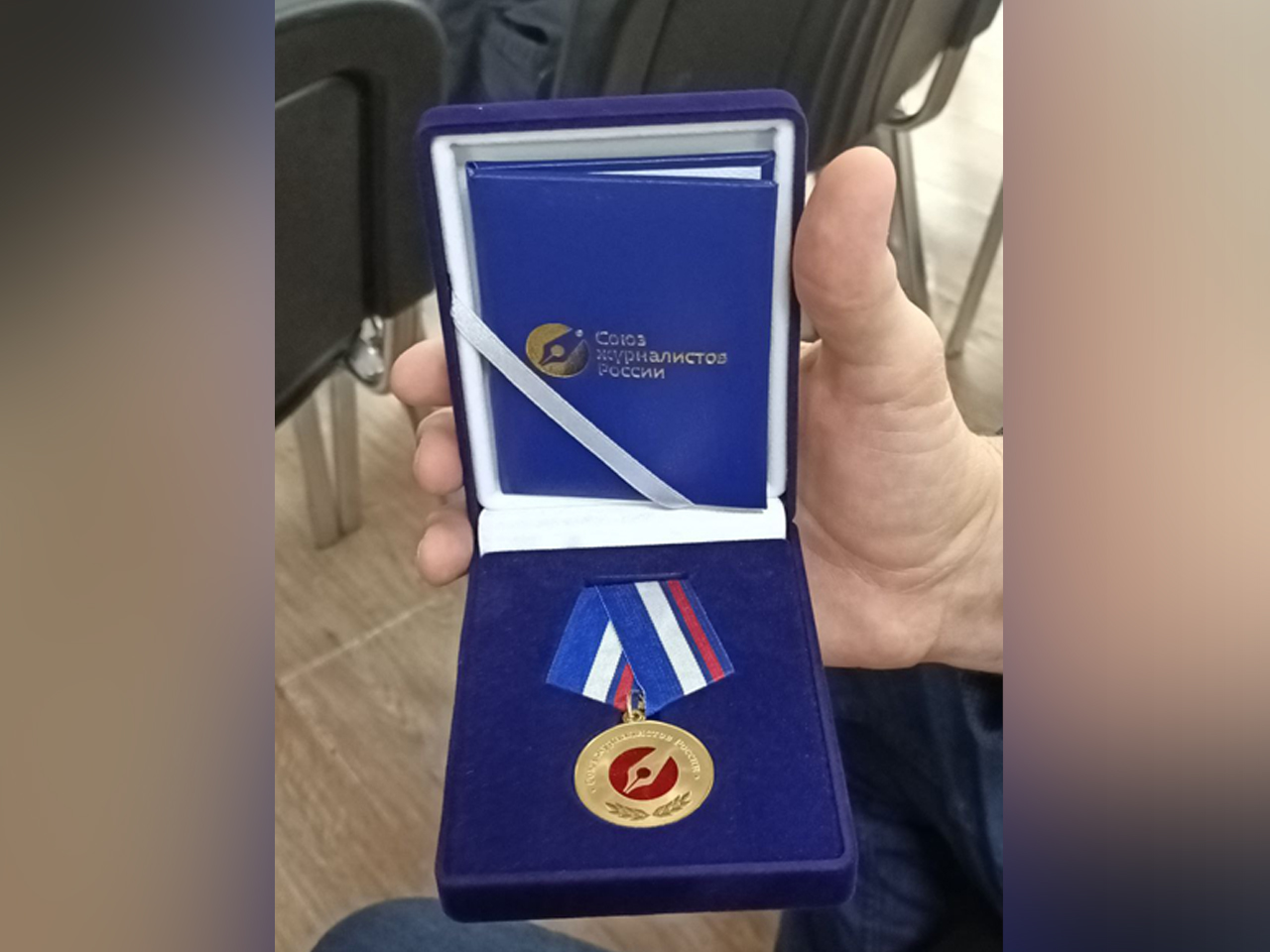 Военный корреспондент Первого канала Гусейн Гусейнов награжден почетным знаком Союза журналистов России «За храбрость»