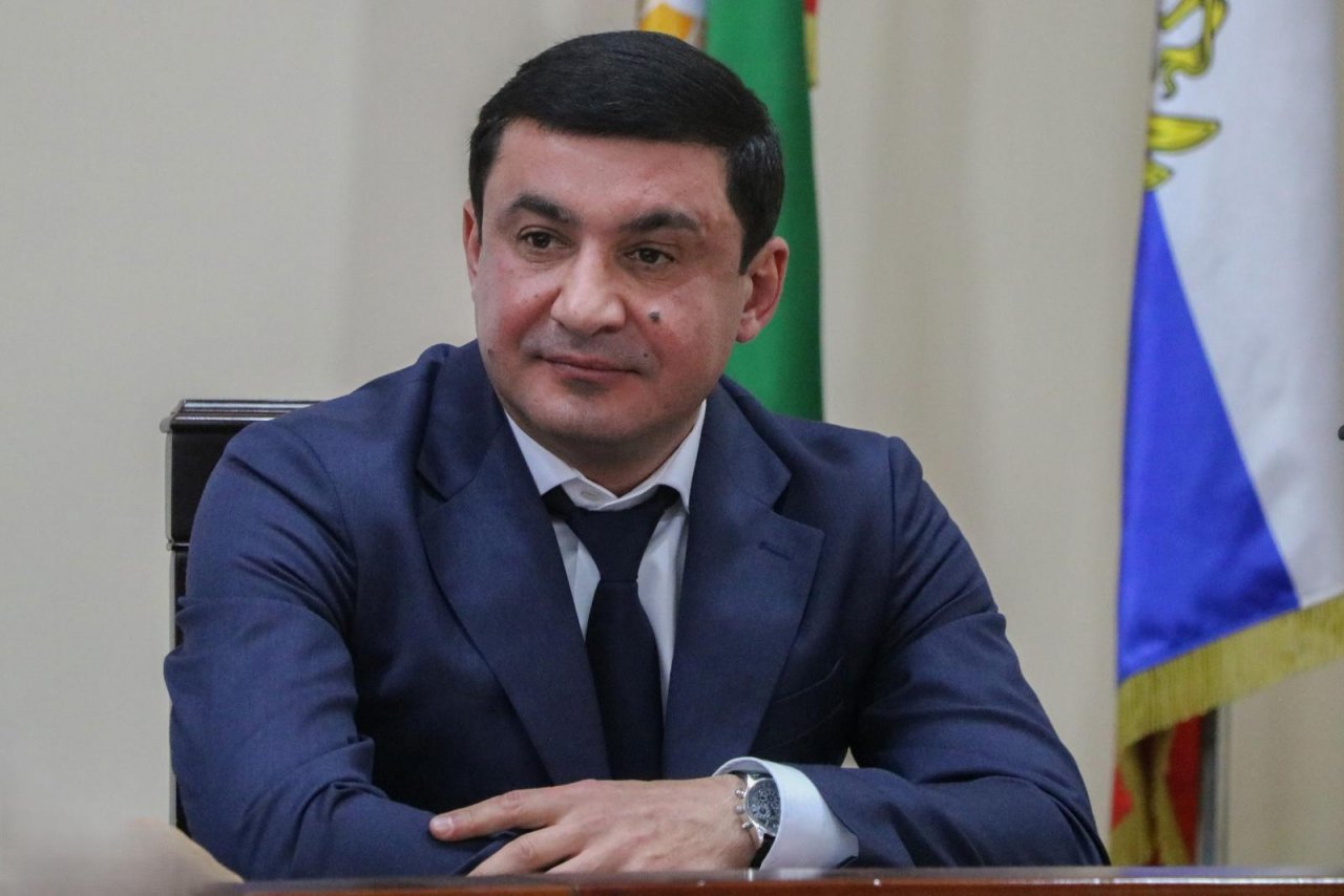 Эльман Аллахвердиев единогласно избран Главой Дербентского района
