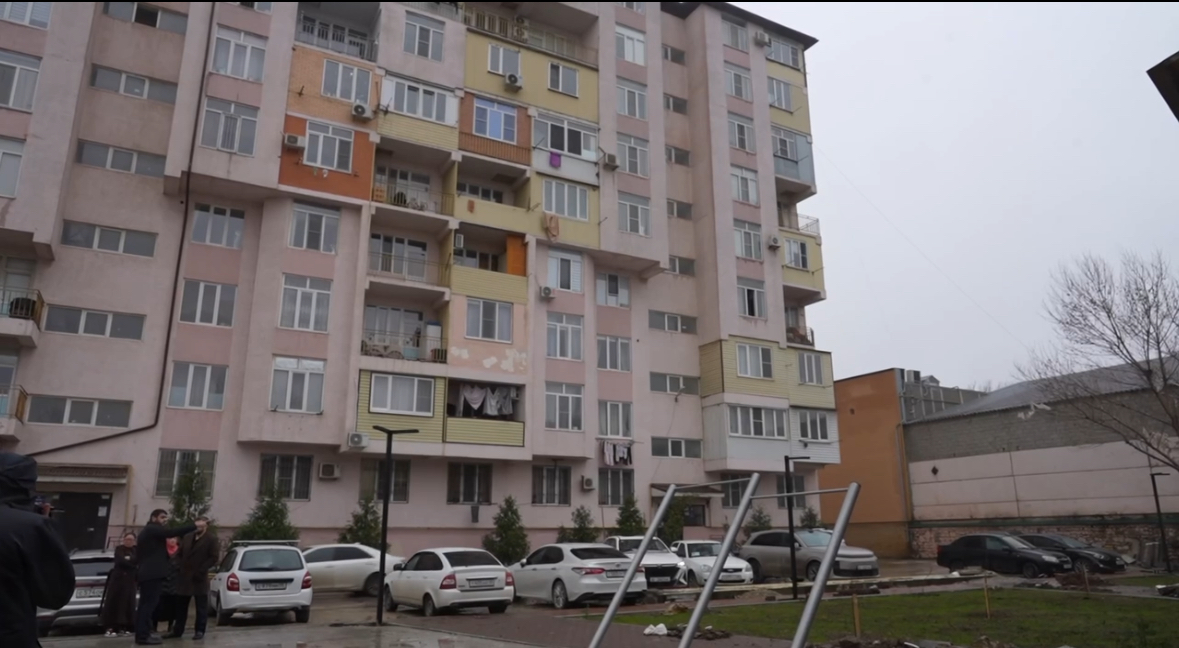 В Махачкале завершается благоустройство двора по обращению участника СВО
