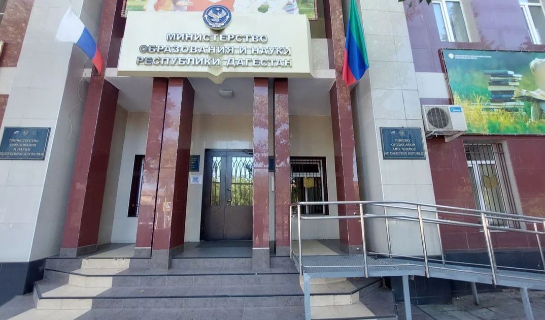Минобрнауки Дагестана напомнило о мерах поддержки семей военнослужащих в сфере образования