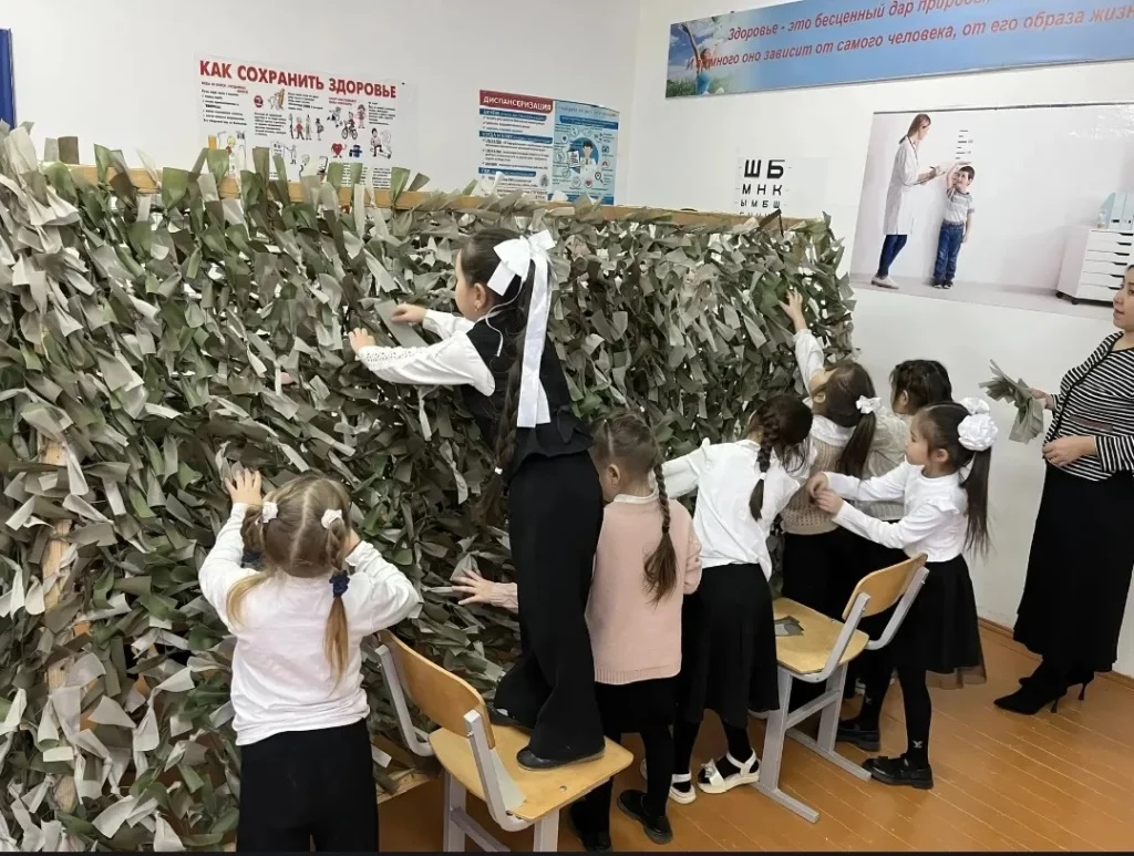 В школах Ногайского района продолжается акция » Своих не бросаем»