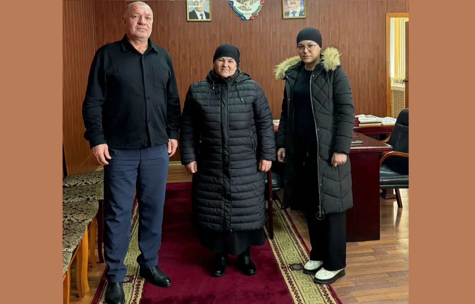 Глава Курахского района встретился с матерью и сестрой погибшего бойца Закира Курбанова