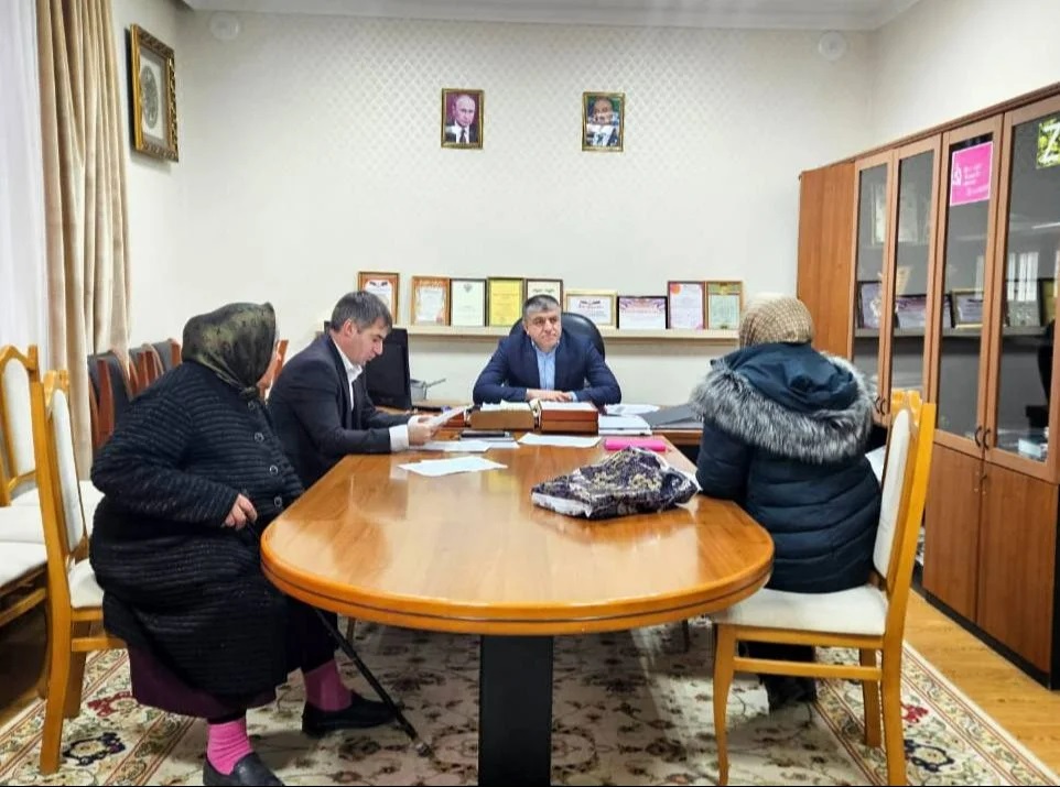 Руководство Левашинского района встретилось с матерью участника СВО для решения земельного вопроса