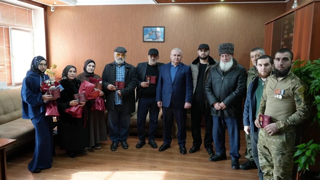 В Казбековском районе семьям погибших участников СВО вручили госнаграды