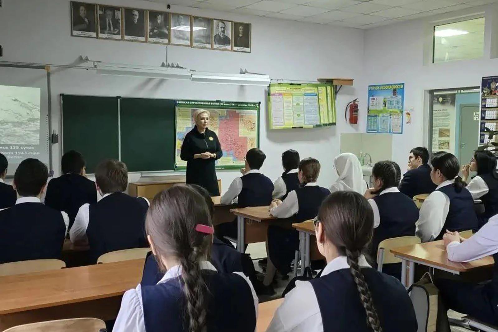 Депутаты Народного Собрания Дагестана провели «Разговоры о важном» в школах республики