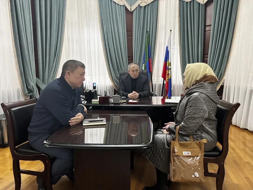 Глава Ногайского района провел прием семей участников СВО