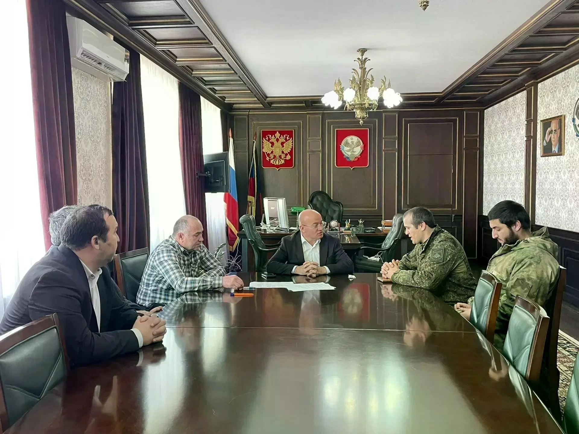 Глава Бабаюртовского района Шахмурат Истанбулов провёл приём участников СВО