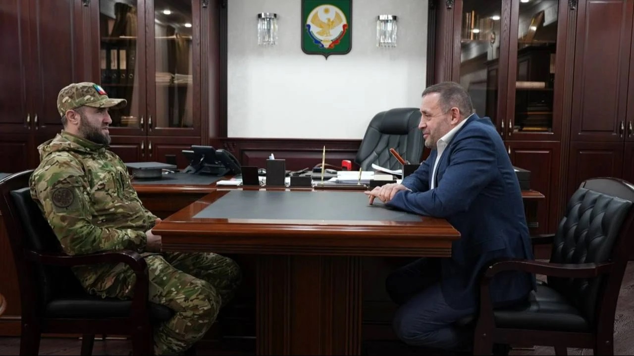 Глава Хасавюрта передал оборудование участнику СВО