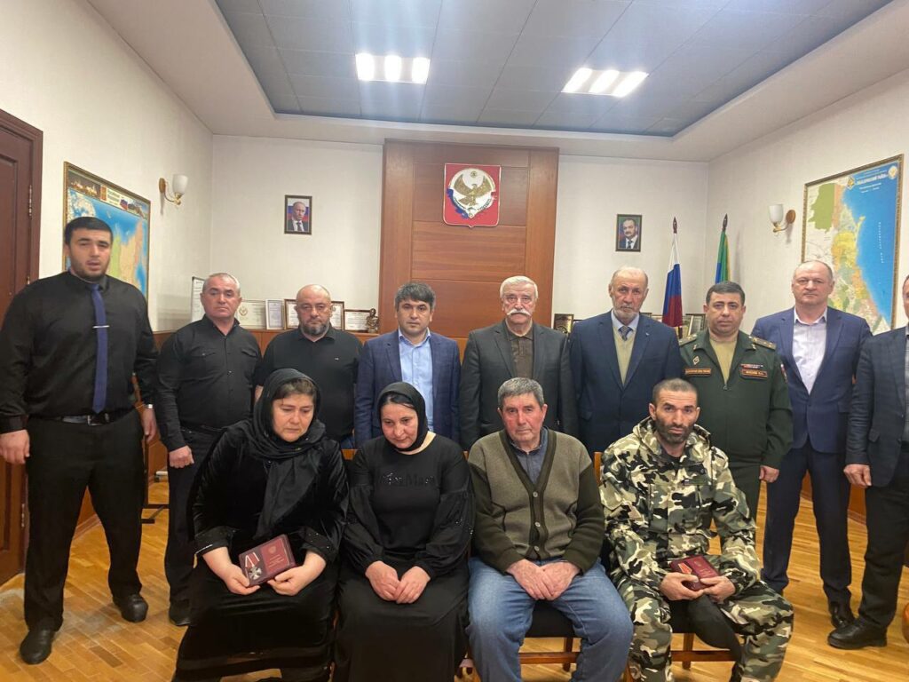 В Табасаранском районе посмертно наградили четырех участников СВО
