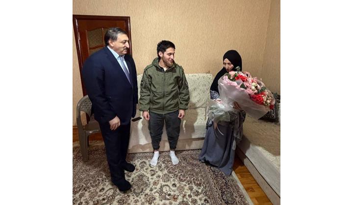 Депутат Госдумы Джамаладин Гасанов поздравил семью героя СВО Закарьи Алиева