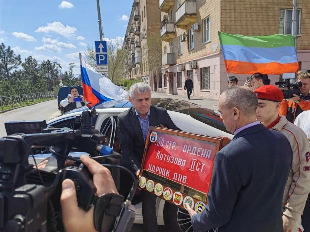 Копию Знамени Победы передали дагестанской делегации в Волгограде