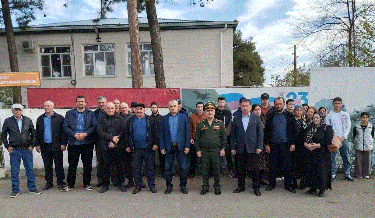 17 новобранцев из Сулейман-Стальского района отправились на срочную службу