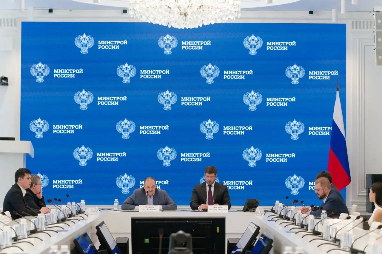 Развитие инфраструктуры Дагестана и ликвидация последствий ливней обсудили в Минстрое России