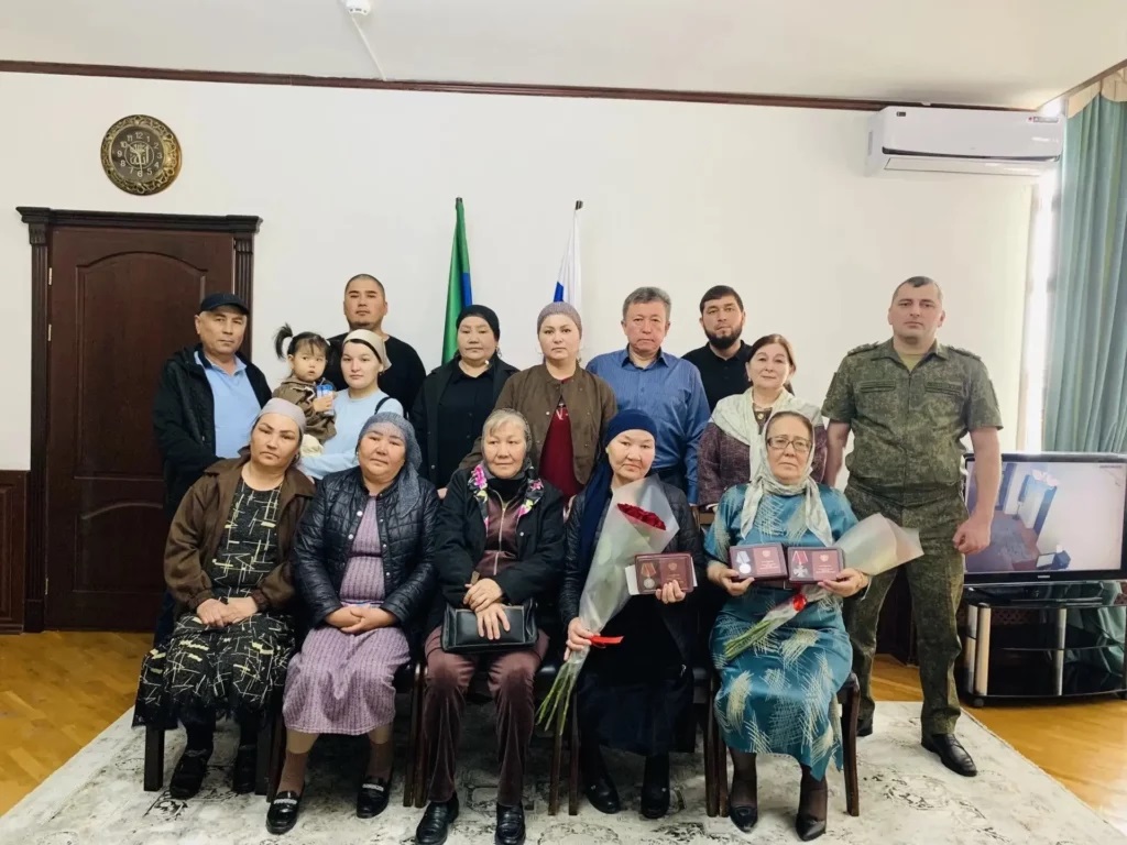 В Ногайском районе провели вручение госнаград семьям погибших участников СВО