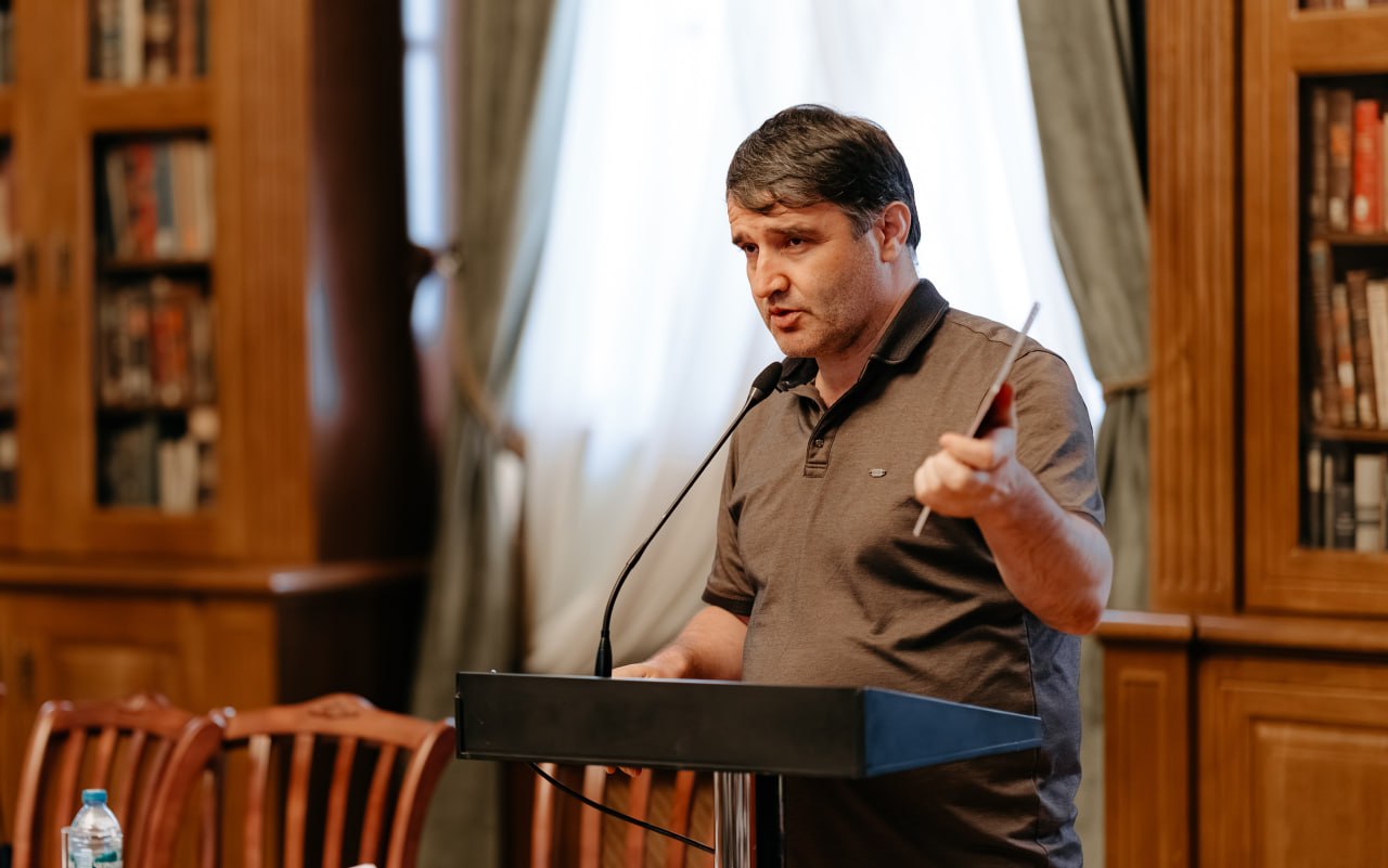Гамзат Изудинов представил в Москве доклад о классике аварской литературы Али-Гаджи из Инхо