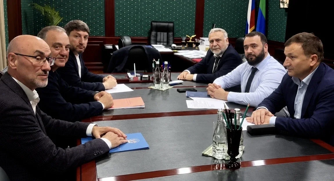 Алиомар Ахмедов поручил проработать вопрос завершения строительства больницы в Кумухе