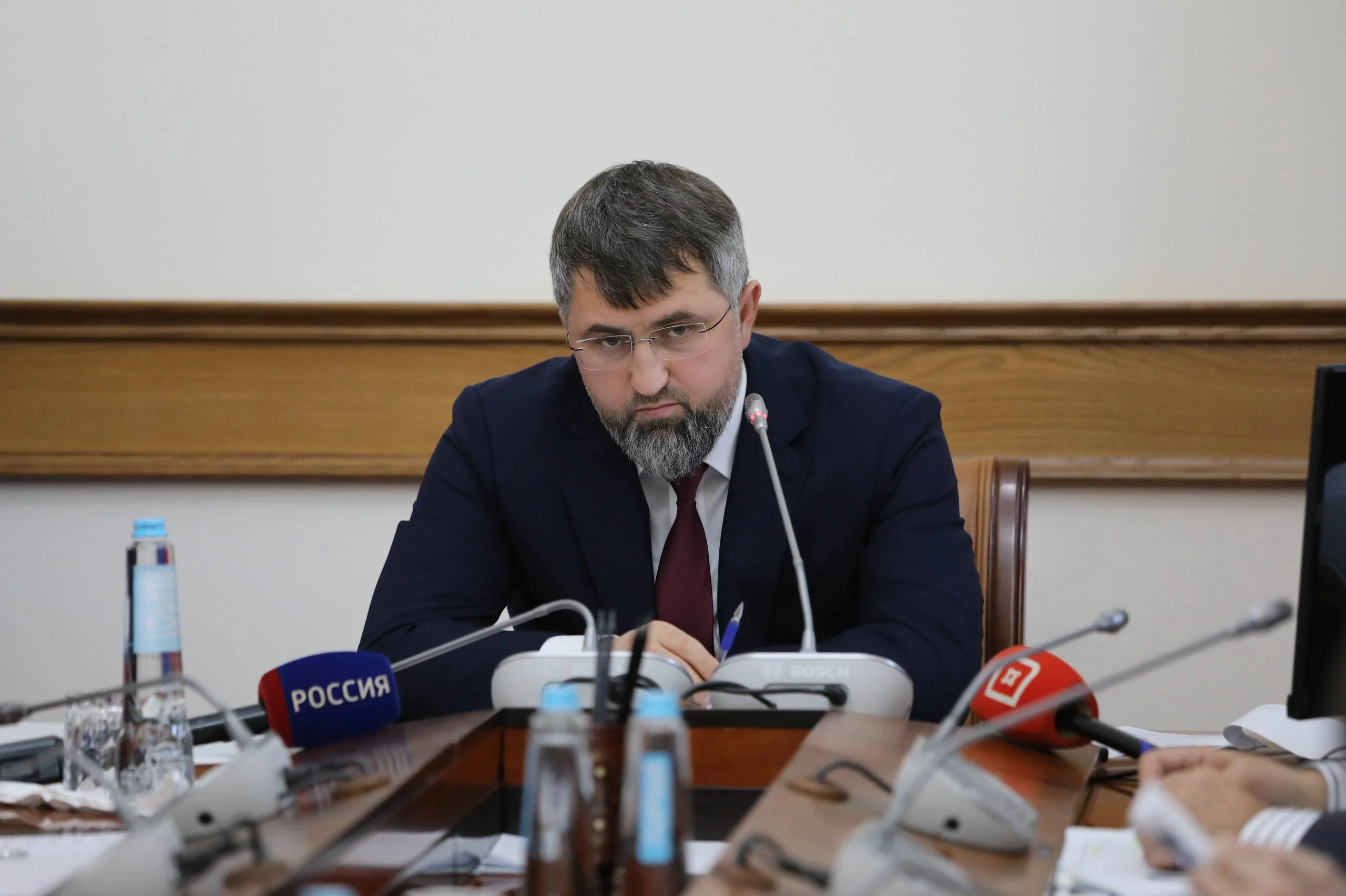 Магомед Рамазанов раскритиковал муниципалитеты за срыв поручений по обеспечению жильём детей-сирот