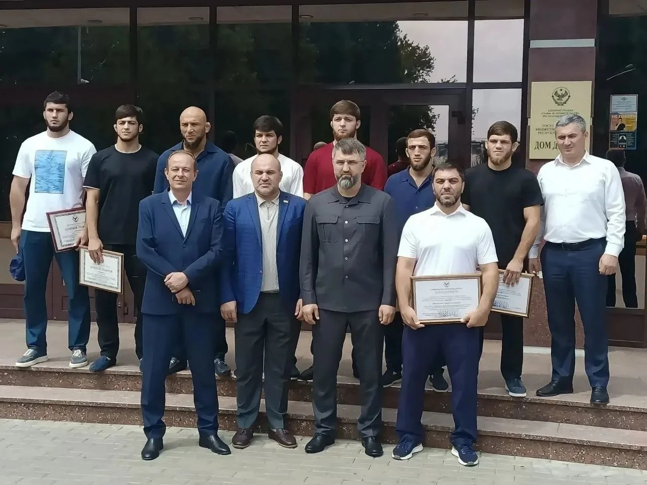 Магомед Рамазанов вручил награды призерам чемпионата России по вольной борьбе