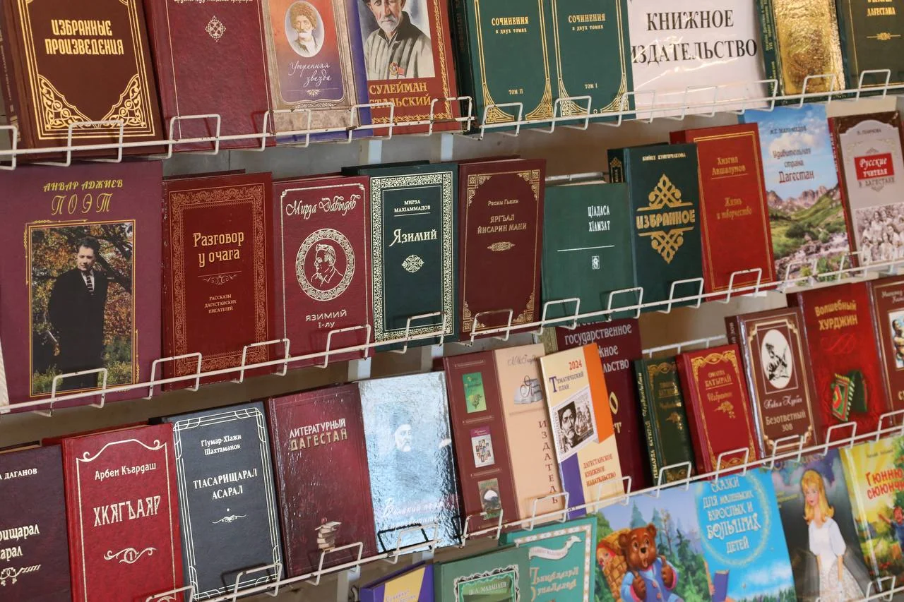 От Пушкина до Гамзатова: единая библиотека народов России
